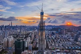 旭東圍擋廠家祝賀，深圳又一高樓388米 順利封頂 ！